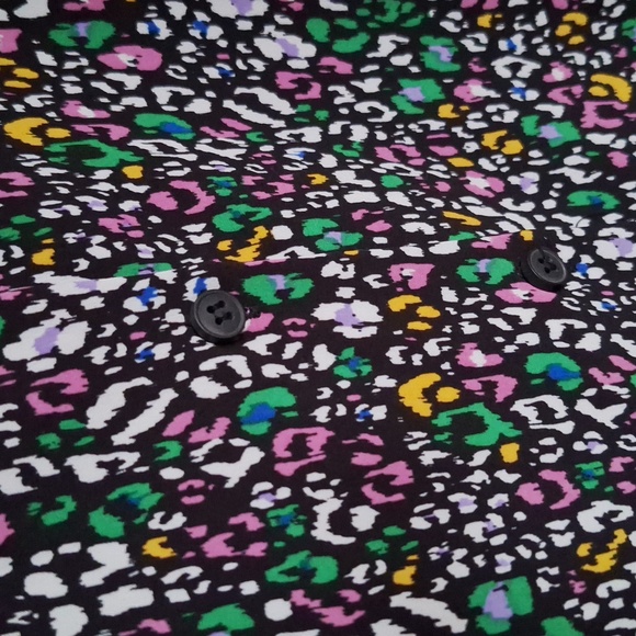 Pretty floral button down blouse [S] - Picture 5 of 5